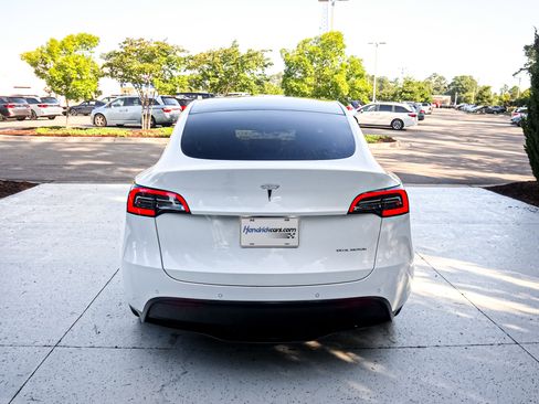 Used 2021 Tesla Model Y Long Range AWD/4WD image 10