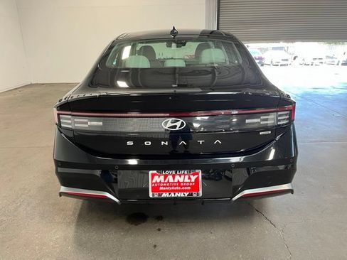 Used 2025 Hyundai Sonata Limited FWD image 4