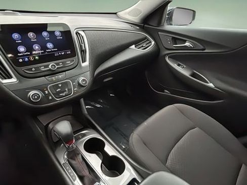 Used 2025 Chevrolet Malibu RS image 24