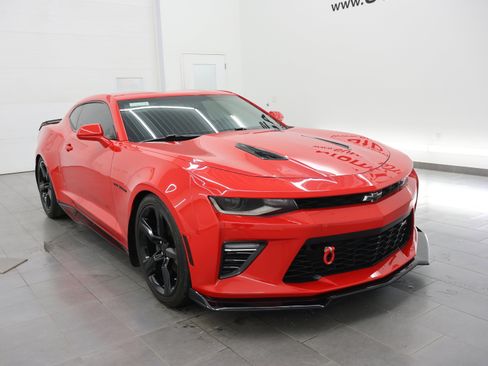 Used 2017 Chevrolet Camaro SS RWD image 2