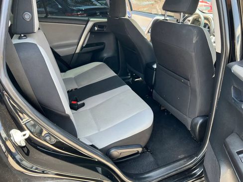 Used 2018 Toyota RAV4 XLE FWD image 12
