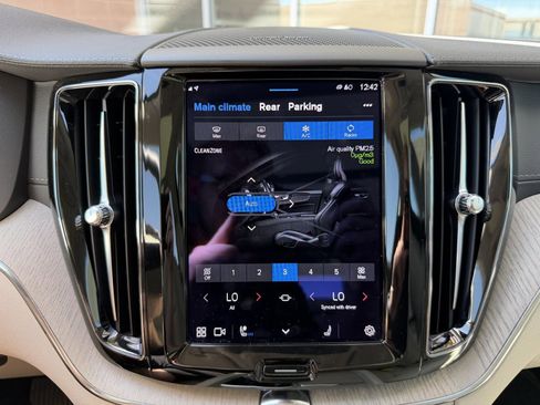 Used 2022 Volvo XC60 B5 Inscription w/ Advanced Package image 23