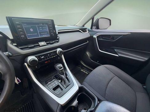 Used 2019 Toyota RAV4 LE w/ All Weather Liner Package AWD/4WD image 17