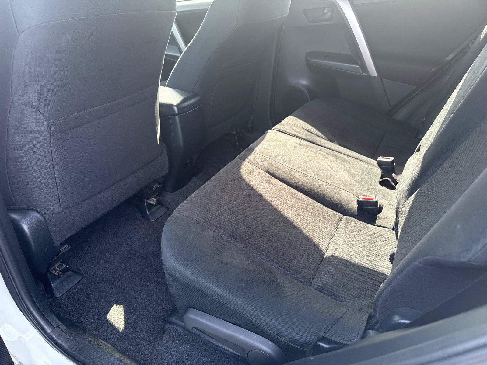 Used 2018 Toyota RAV4 LE w/ Carpet Mat Package AWD/4WD image 25