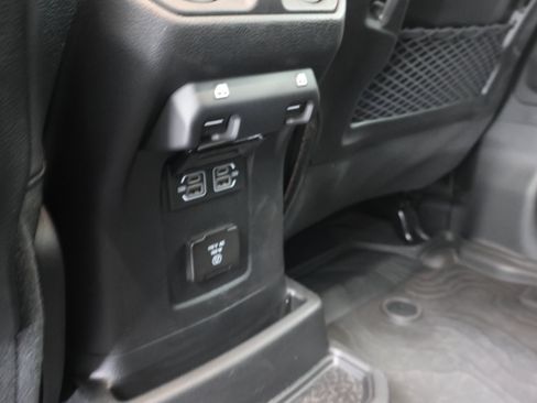 Used 2024 Jeep Wrangler Unlimited Sahara w/ Technology Group AWD/4WD image 34