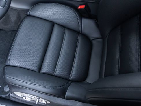 Certified 2026 Porsche Macan S AWD/4WD image 25