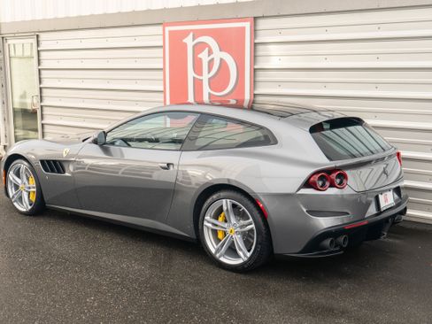 Used 2018 Ferrari GTC4Lusso image 50