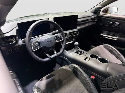 Used 2025 Ford Mustang Coupe RWD image 10