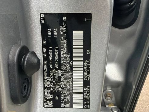 Used 2019 Toyota Highlander XLE AWD/4WD image 9