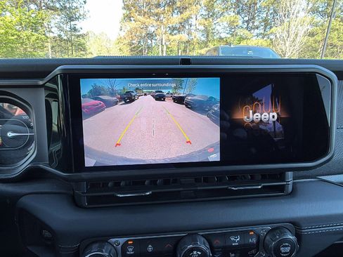 Used 2025 Jeep Wrangler Unlimited Rubicon 4xe w/ Safety Group AWD/4WD image 32