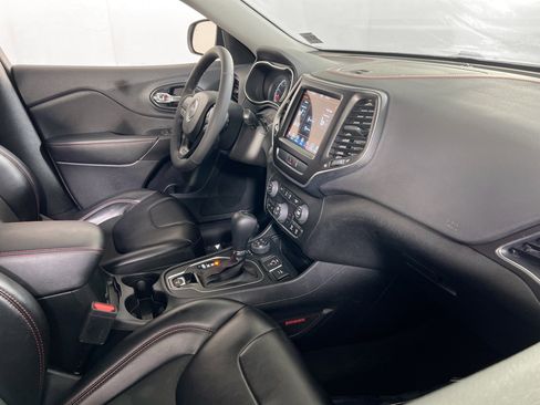 Used 2022 Jeep Cherokee Trailhawk w/ Comfort/Convenience Group AWD/4WD image 27