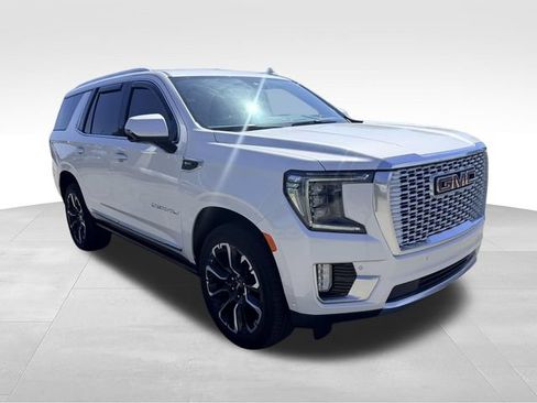 Used 2024 GMC Yukon Denali w/ Advanced Technology Package AWD/4WD image 3