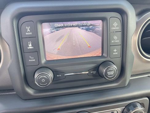 Used 2021 Jeep Wrangler Sport image 23