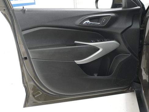 Used 2024 Chevrolet Trax LS w/ LS Convenience Package FWD image 12