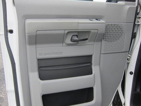 Used 2009 Ford E-350 and Econoline 350 XLT RWD image 7