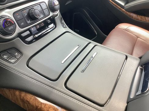 Used 2020 Chevrolet Tahoe Premier w/ Premier Plus Edition RWD image 27