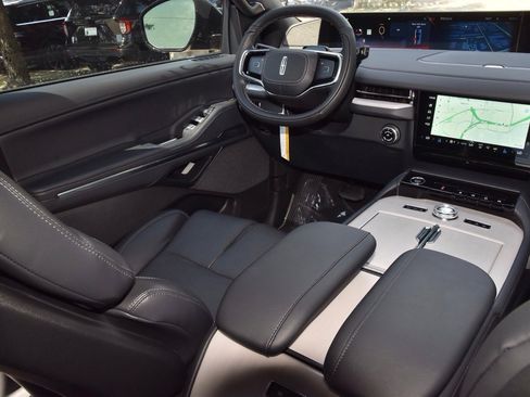 New 2025 Lincoln Navigator Reserve w/ Jet Appearance Package image 16