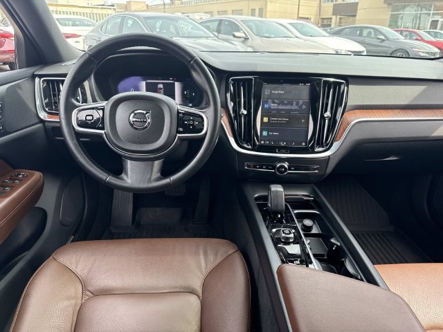 Used 2025 Volvo V60 B5 Cross Country Plus AWD/4WD image 17