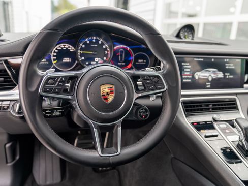 Used 2018 Porsche Panamera 4 image 22