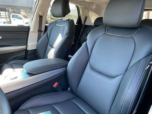 Used 2025 Genesis GV70 2.5T w/ Select Package image 15