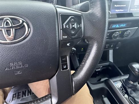 Used 2022 Toyota Tacoma TRD Off-Road image 23