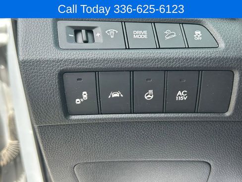 Used 2017 Hyundai Santa Fe Limited FWD image 17