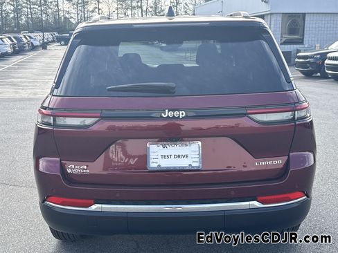 Certified 2025 Jeep Grand Cherokee Laredo X image 4