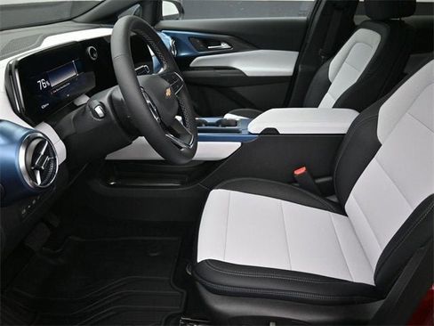 New 2026 Chevrolet Equinox EV LT image 16