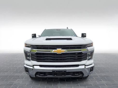 Used 2024 Chevrolet Silverado 2500 LT w/ Convenience Package AWD/4WD image 2