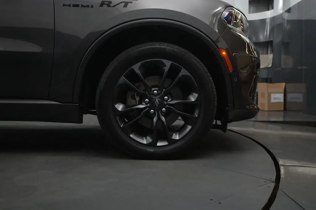 Used 2021 Dodge Durango R/T w/ Blacktop Package AWD/4WD image 18