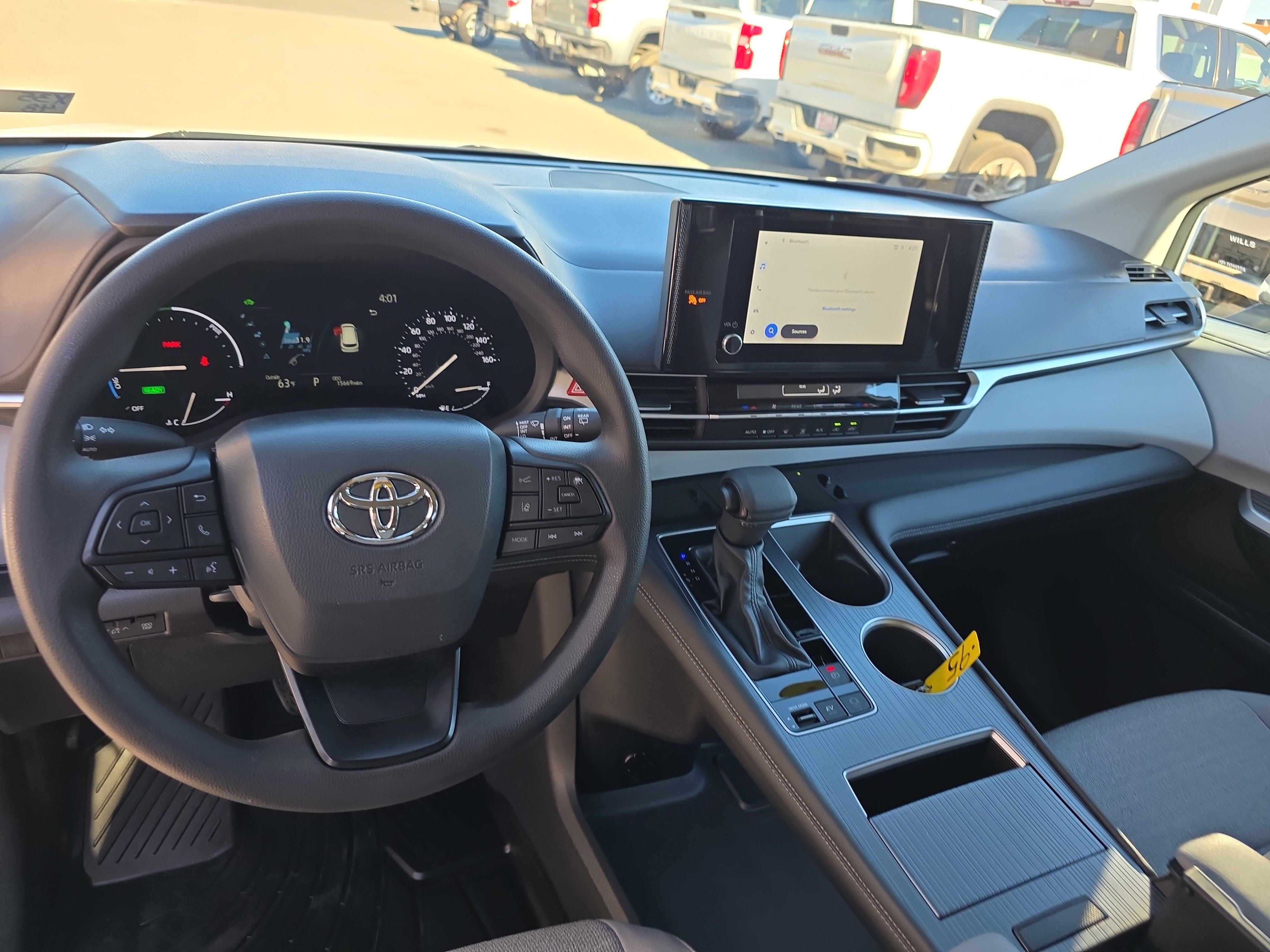 Used 2025 Toyota Sienna LE AWD/4WD image 3