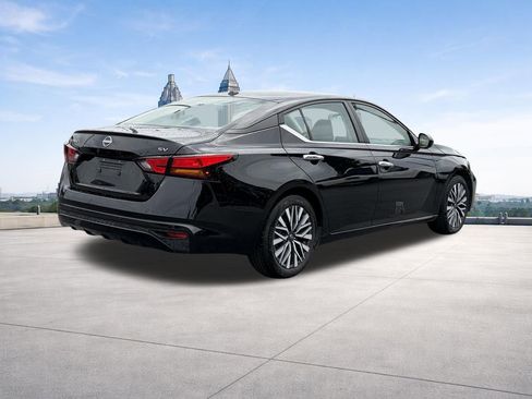 Used 2024 Nissan Altima 2.5 SV FWD image 5