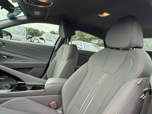 Used 2023 Hyundai Elantra SEL w/ Convenience Package FWD image 9