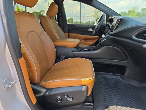 Used 2022 Chrysler Pacifica Pinnacle FWD image 17