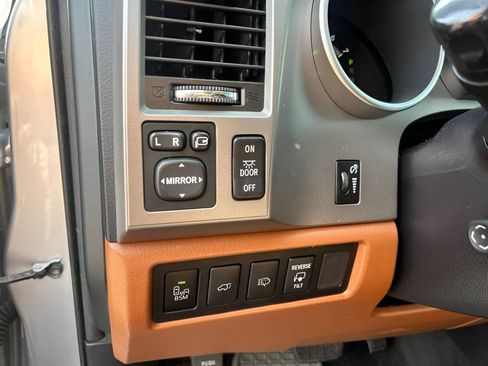 Used 2014 Toyota Sequoia Platinum RWD image 21