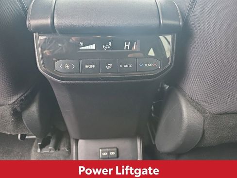 Used 2024 Toyota Highlander LE image 20