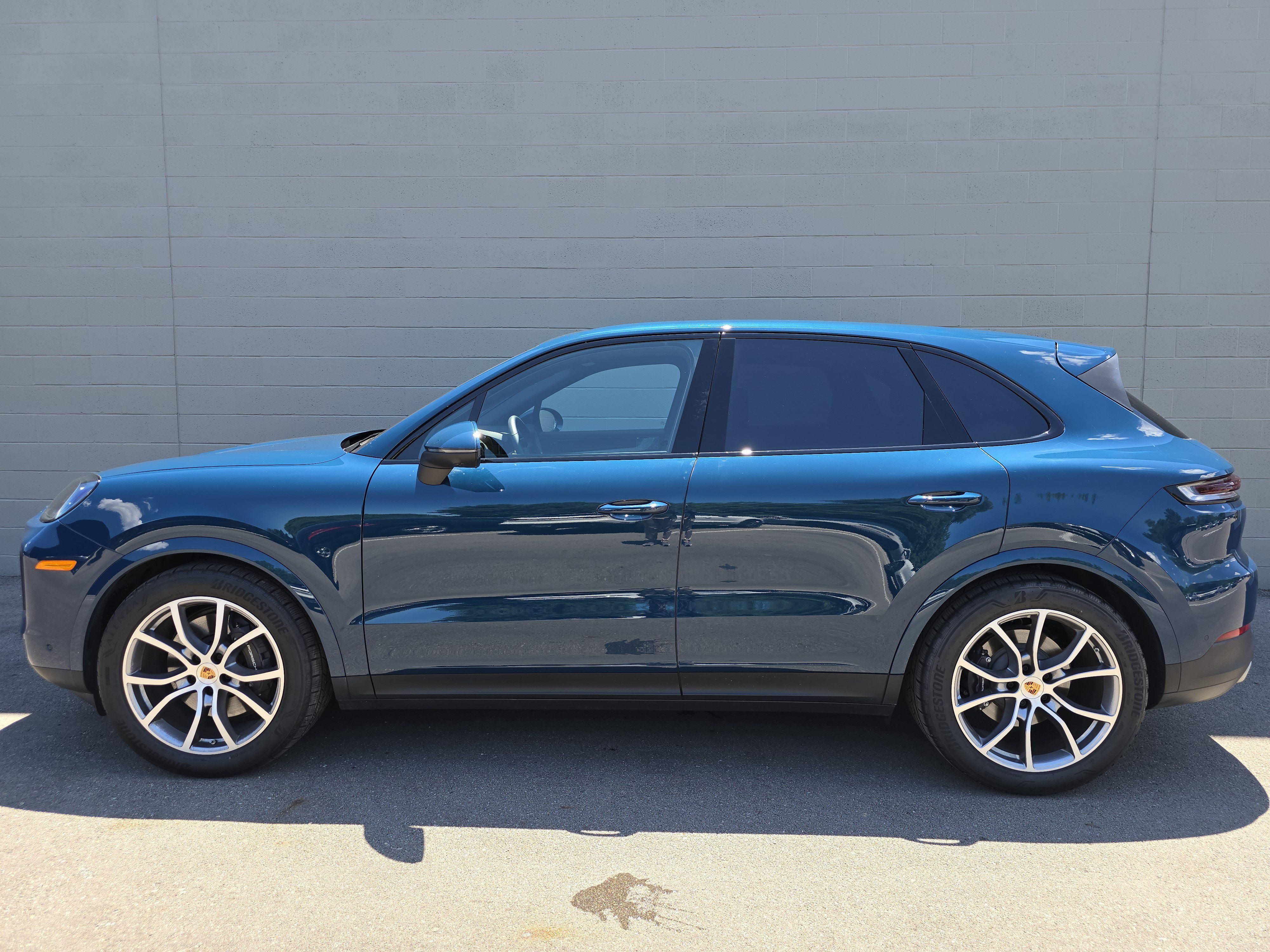 Certified 2025 Porsche Cayenne AWD/4WD image 2