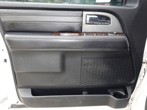 Used 2017 Ford Expedition EL Platinum RWD image 19