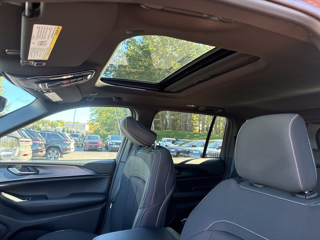 New 2027 Jeep Grand Cherokee Laredo X AWD/4WD image 14