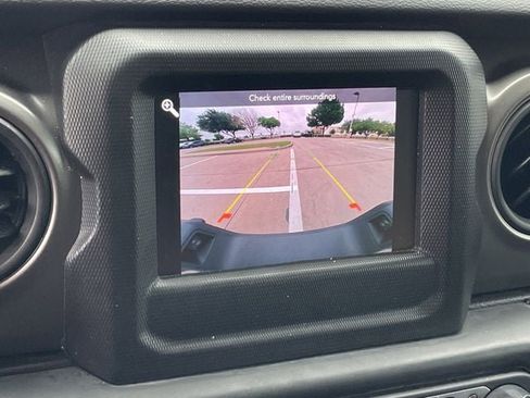 Used 2023 Jeep Gladiator Sport image 18