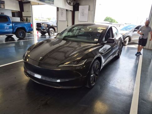 Used 2024 Tesla Model 3 Standard Range RWD image 2