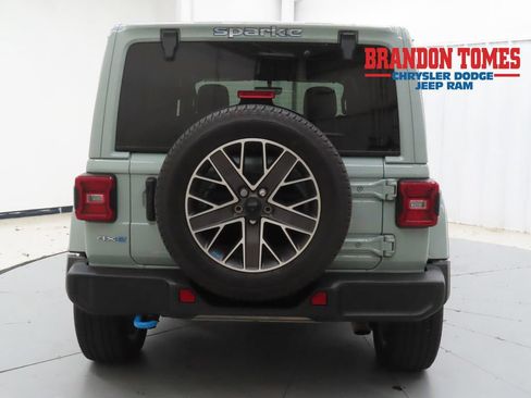 Used 2023 Jeep Wrangler Unlimited Sahara w/ Cold Weather Group AWD/4WD image 4