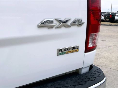 Used 2018 RAM 1500 Classic SLT image 9