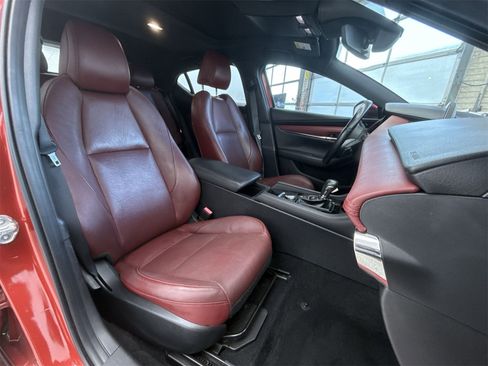 Used 2019 MAZDA MAZDA3 Hatchback w/ Premium Package image 13