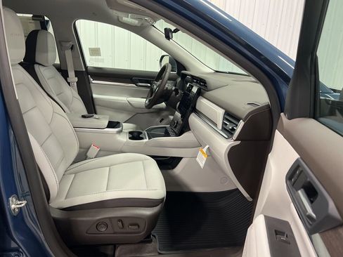 New 2026 GMC Terrain Denali w/ LPO, Black Badging Package image 8