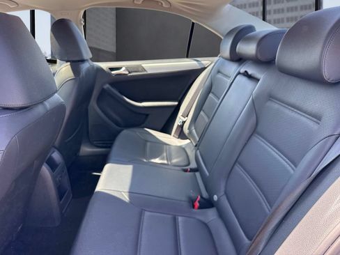 Used 2013 Volkswagen Jetta SE FWD image 13