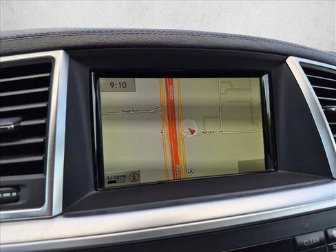 Used 2016 Mercedes-Benz GL 550 4MATIC image 13