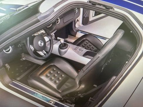 Used 2005 Ford GT RWD image 8