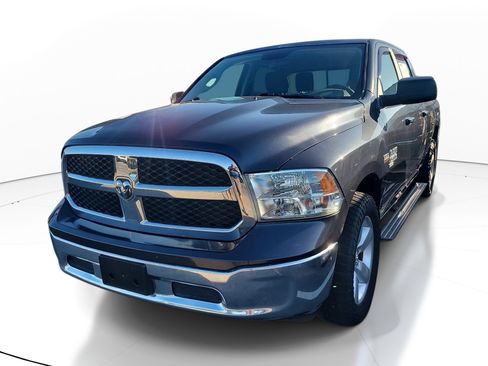 Used 2020 RAM 1500 Classic SLT AWD/4WD image 3