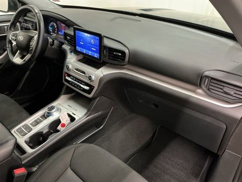 Used 2023 Ford Explorer XLT image 19